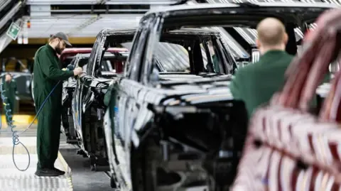 Jaguar Land Rover Supply Chain Staff Allegedly Instructed to Apply for Government Benefits, Union Claims