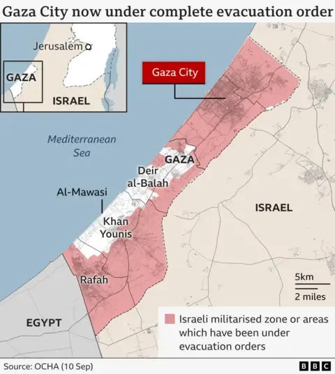 Thousands Palestinians Evacuate as Israeli Troops Push Deeper into Urban Areas