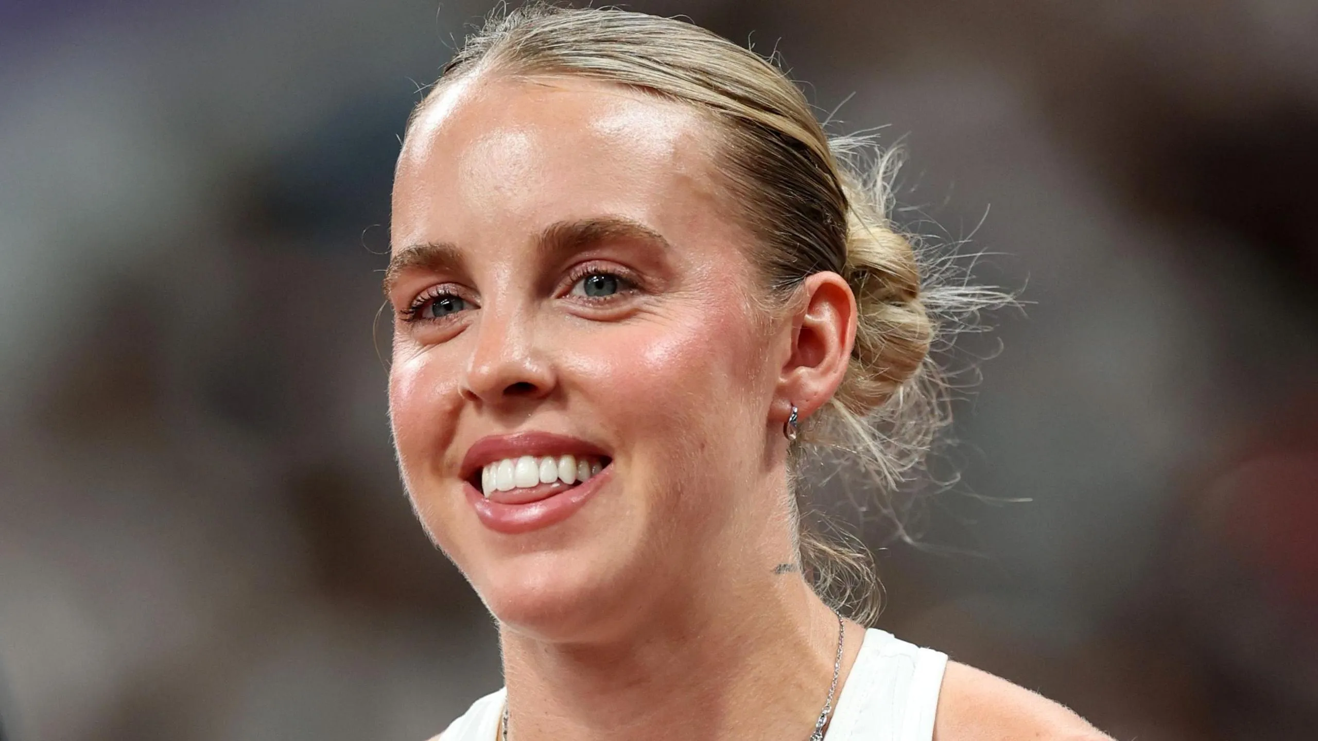 The British star Launches World Title Campaign with Winning Start