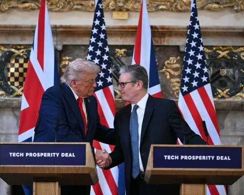 Donald Trump Turns Fire on Vladimir Putin and Commends UK in Press Conference with Keir Starmer