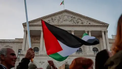 The Portuguese government confirms it will acknowledge a state of Palestine.
