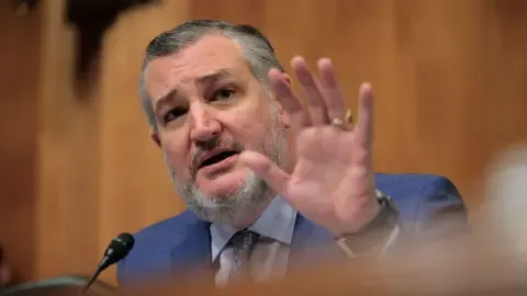 Senator Cruz Likens US Media Oversight Body to ‘Mafioso’ on Jimmy Kimmel Program
