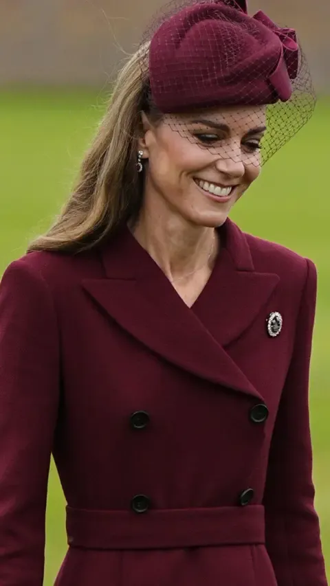 The First Lady’s Hat, Catherine’s Plumed Pin and Other Standout Outfits Thus Far